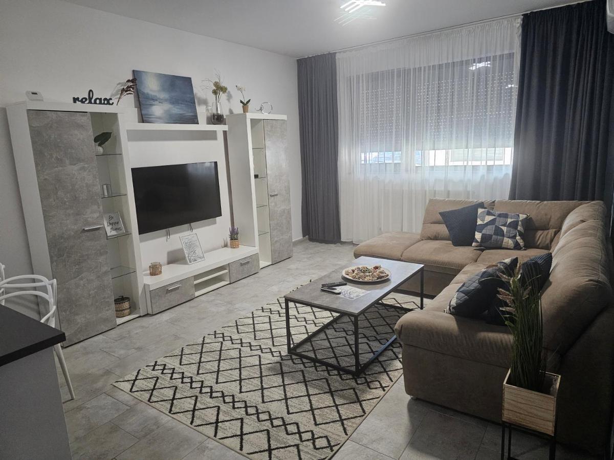 Summer Crib Mamaia-sat
